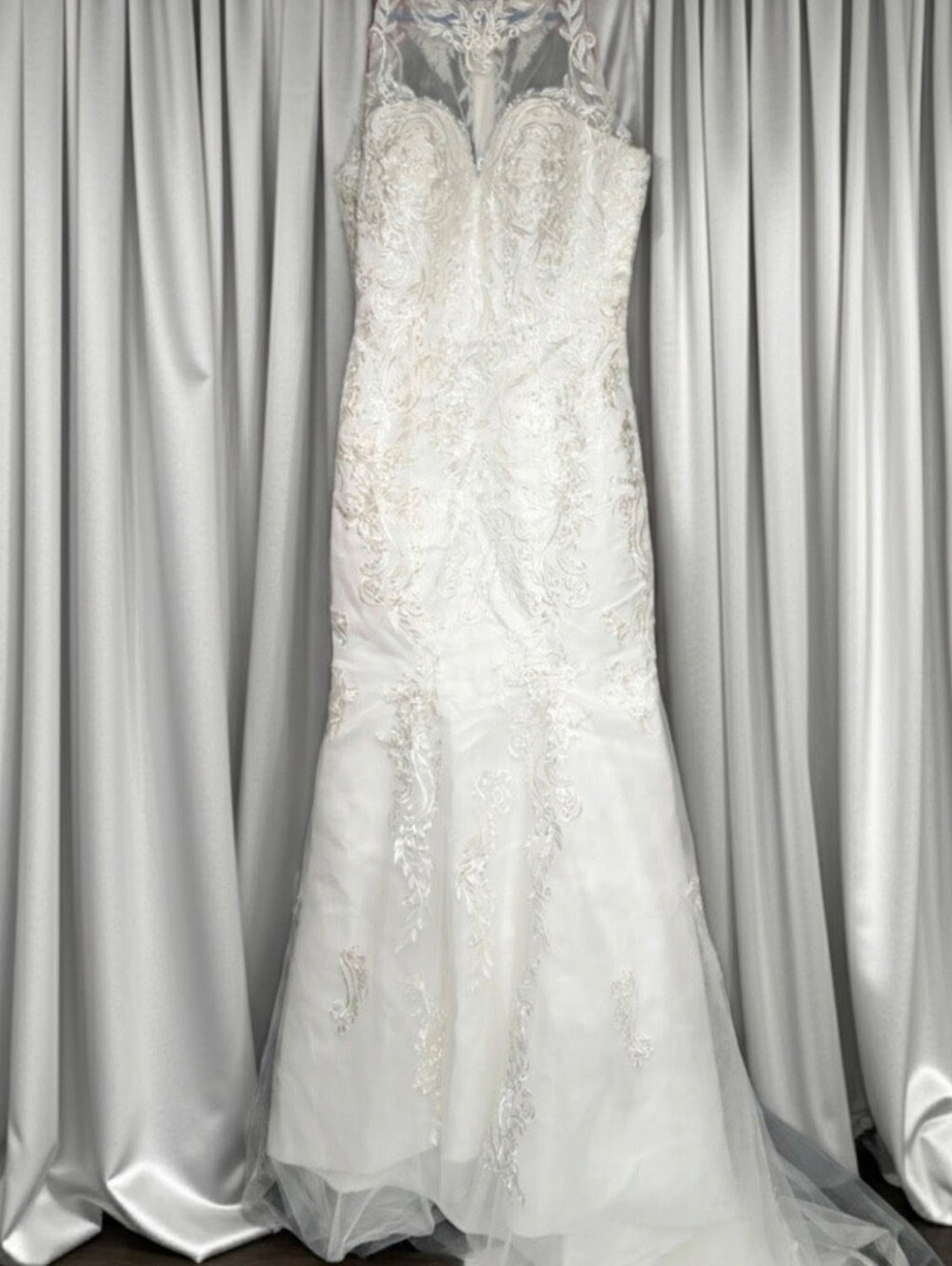 Elegant White Lace Fit-and-Flare Wedding Dress